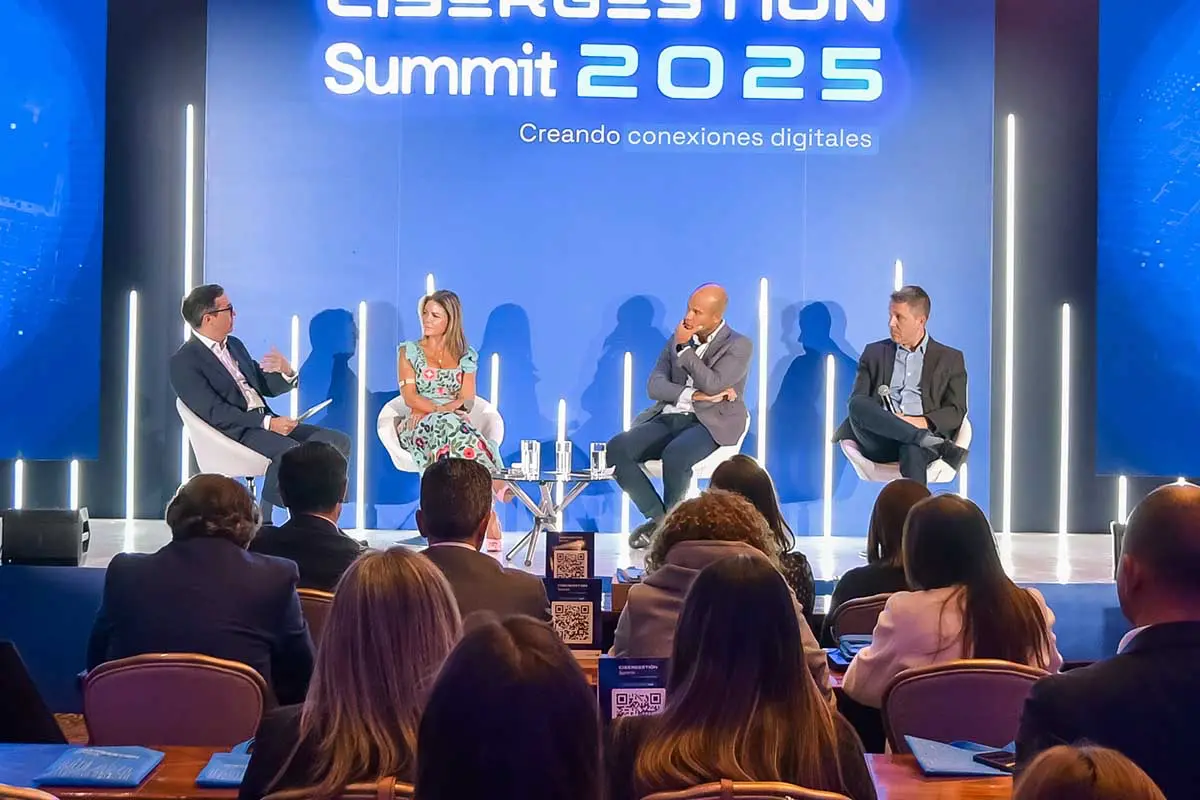 José Ángel Borbolla, Juan Camilo Osorio Villegas, Ramiro Conde y Paulina Prieto