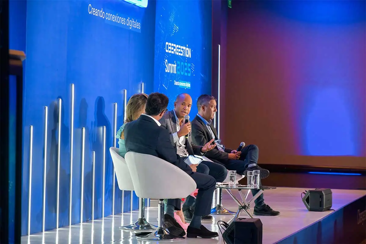 José Ángel Borbolla, Juan Camilo Osorio Villegas, Ramiro Conde y Paulina Prieto